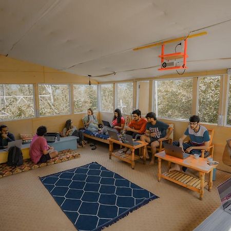 Mars Monkey Hostel & Cafe Manāli エクステリア 写真