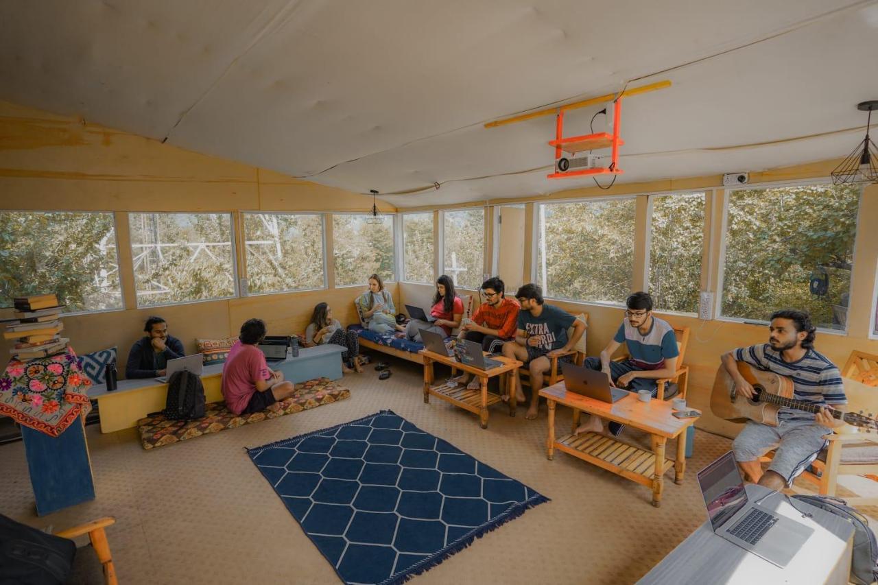 Mars Monkey Hostel & Cafe Manāli エクステリア 写真
