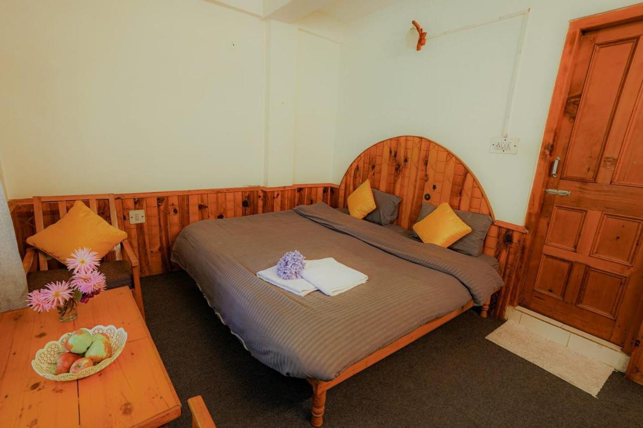 Mars Monkey Hostel & Cafe Manāli エクステリア 写真