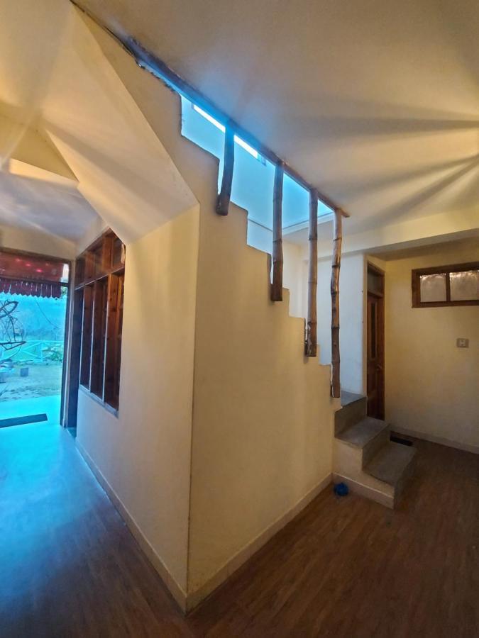 Mars Monkey Hostel & Cafe Manāli エクステリア 写真