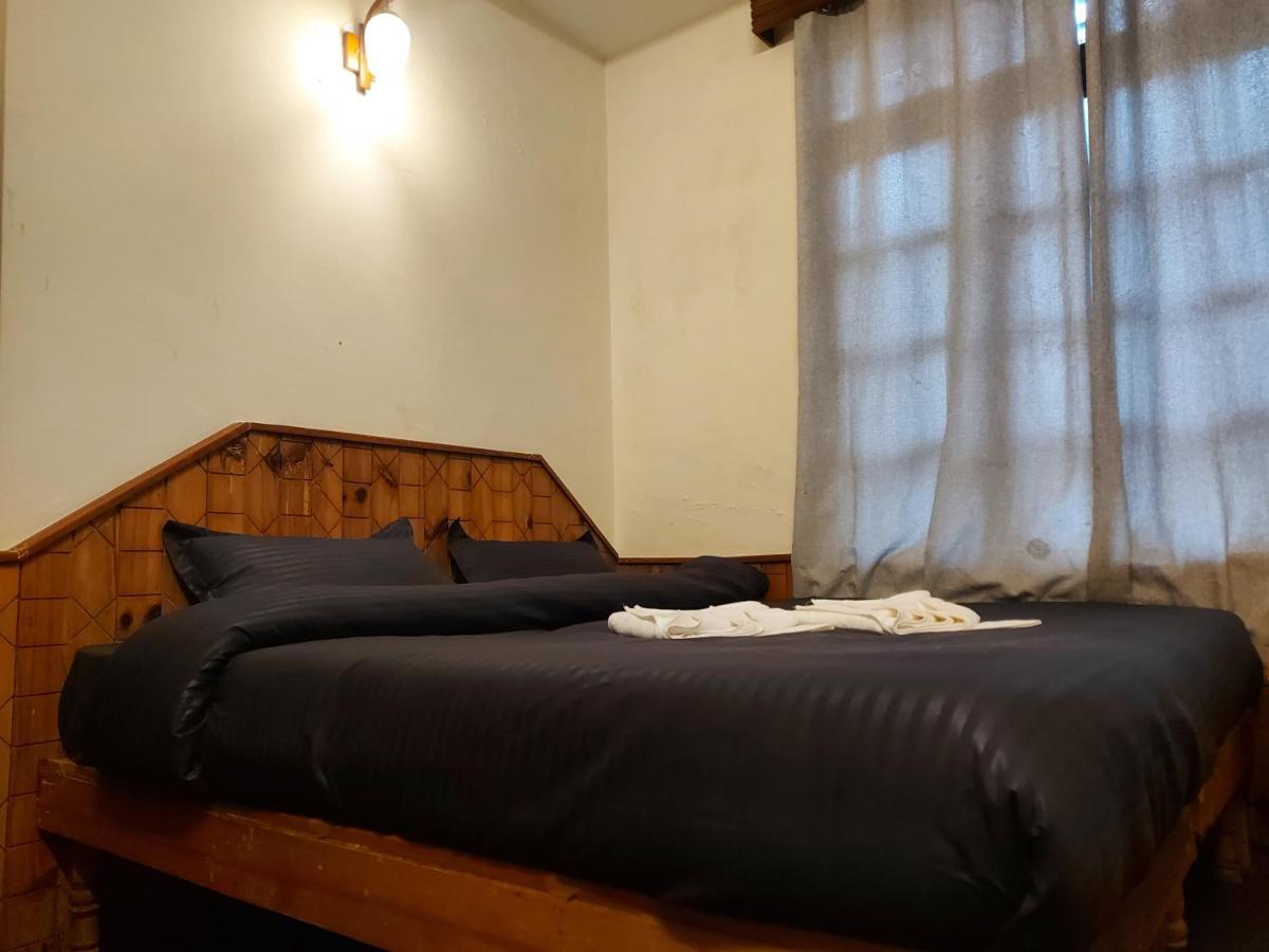 Mars Monkey Hostel & Cafe Manāli エクステリア 写真