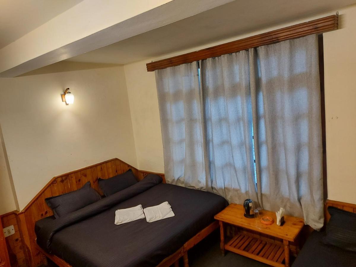 Mars Monkey Hostel & Cafe Manāli エクステリア 写真
