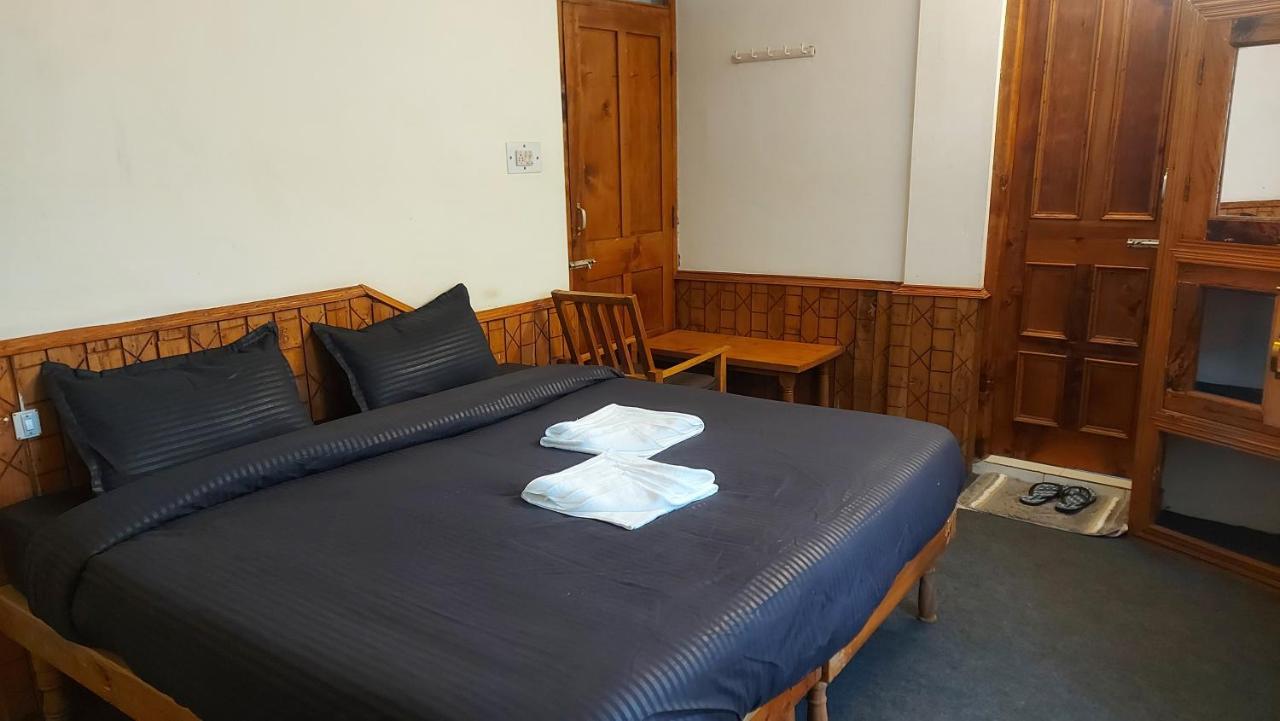 Mars Monkey Hostel & Cafe Manāli エクステリア 写真