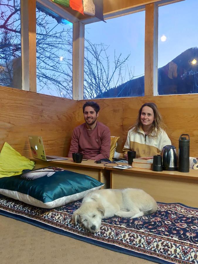 Mars Monkey Hostel & Cafe Manāli エクステリア 写真