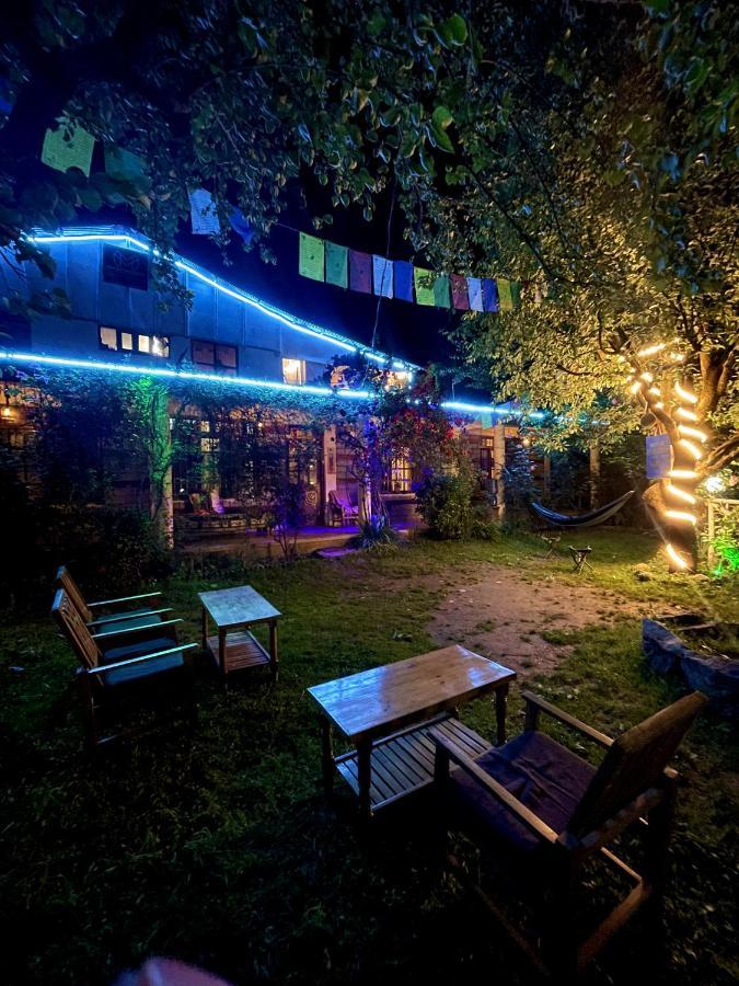Mars Monkey Hostel & Cafe Manāli エクステリア 写真